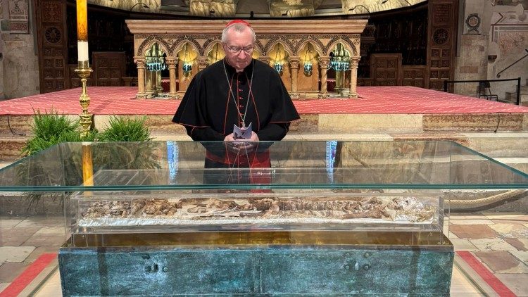 Parolin: Los grandes de la Tierra escuchen el clamor de quien anhela un mundo nuevo