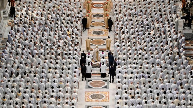 Dikasterij za kler: Euharistija i pranje nogu temelj su identiteta svećenika