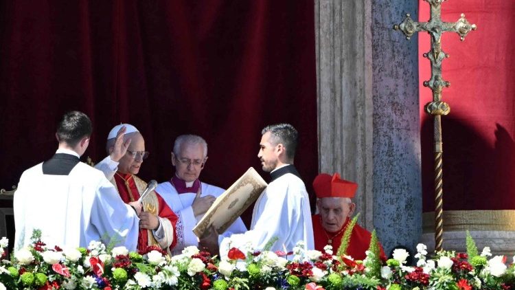 Urbi et Orbi, el Papa: Que callen las armas y cambien los corazones