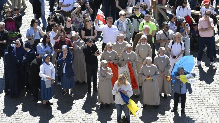 El Papa: Perseveremos en la invocación del don de la paz para todo el mundo