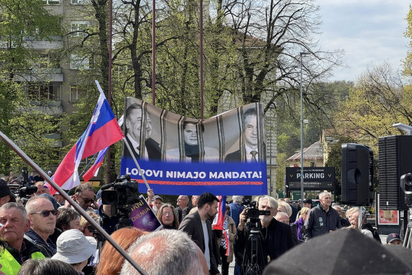 S Trga republike glasni pozivi k boju proti korupciji