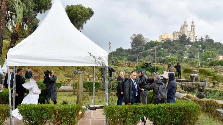 Stopama svetoga Augustina: Papa Lav XIV. u tišini i molitvi među ruševinama Hipona