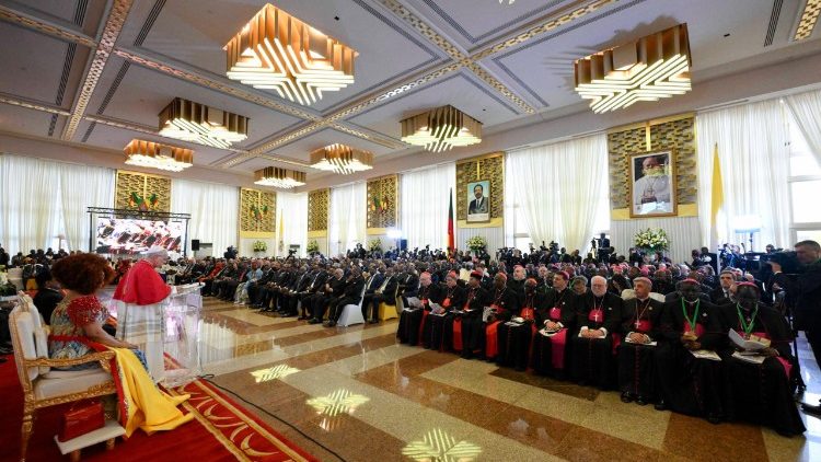 El Papa: La paz no se decreta, se acoge y se vive. Es un don de Dios