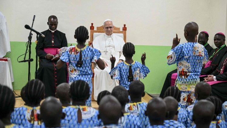 León XIV a los huérfanos de Yaundé: Llamados a un futuro más grande que sus heridas