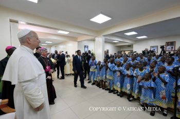 Yaoundé : le pape Léon XIV auprès des enfants de l’orphelinat Ngul Zamba
