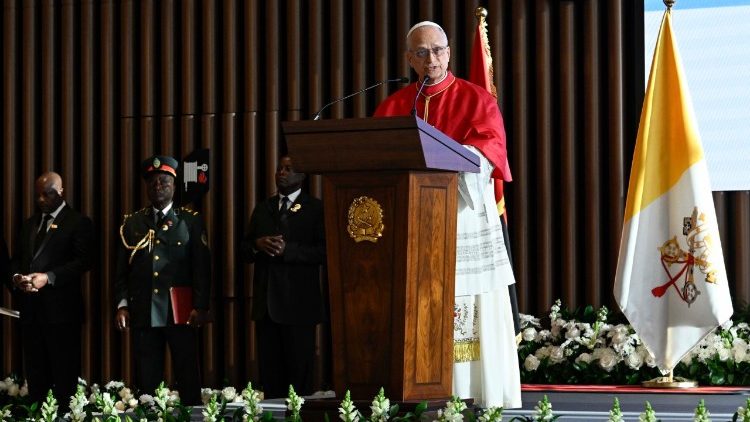 El Papa: no apaguen las aspiraciones de los jóvenes angoleños