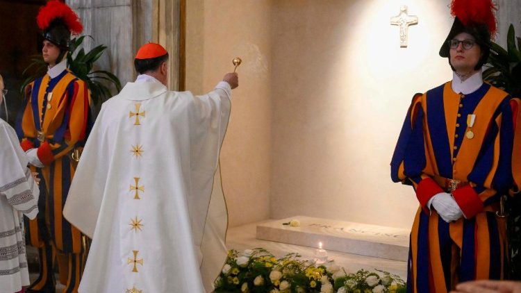 Une messe pour François à Sainte-Marie-Majeure, et un message de Léon XIV