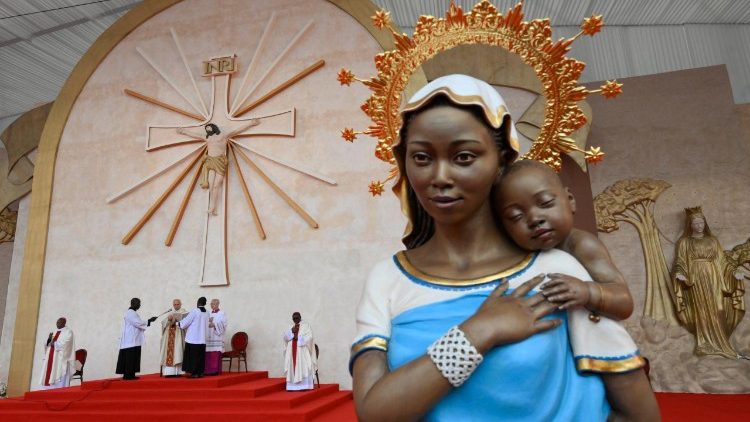 Papa na misi u Malabu: Radosna Crkva u navještaju Riječi, dobroga kruha za sve ljude